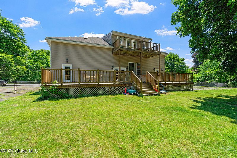 5th image of 1943 Brookview Road