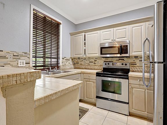 5th image of 1313 Lucaya Drive