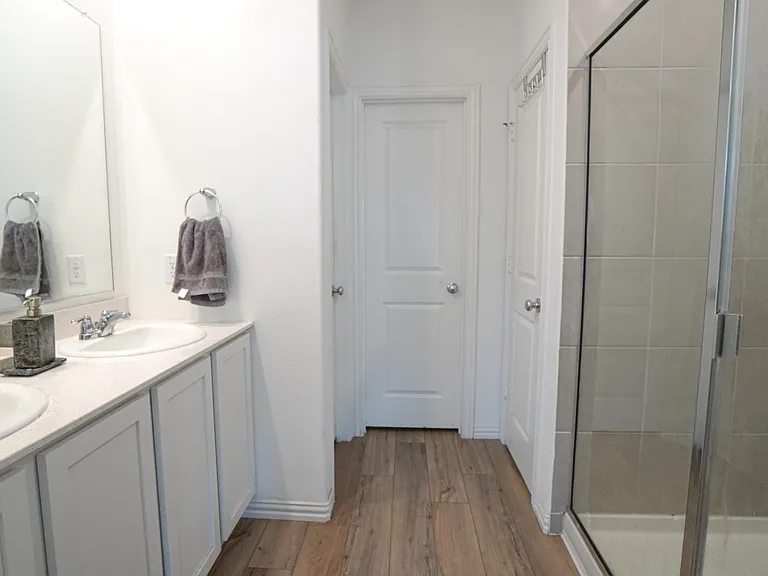 733 Alden Dr — Photo 9