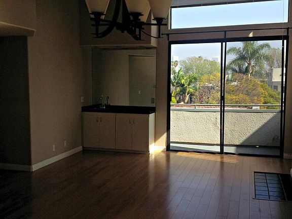 4th image of 1456 S Shenandoah St #302