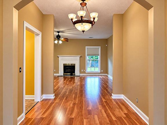 5th image of 2132 Sumac Dr