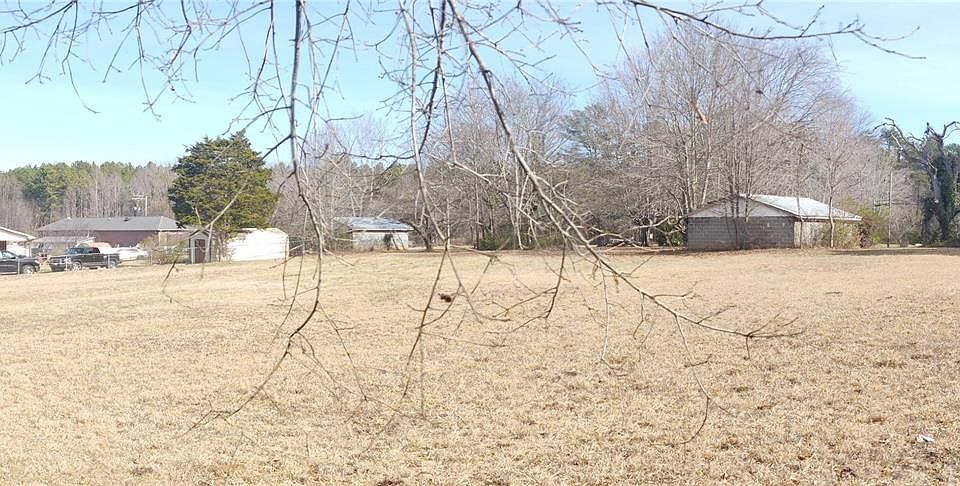 2nd image of 1332 Fairgrove Church Rd SE