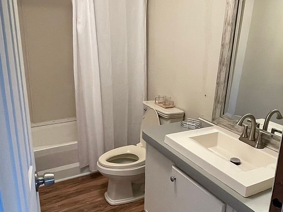 5th image of 16984 Lea Cir