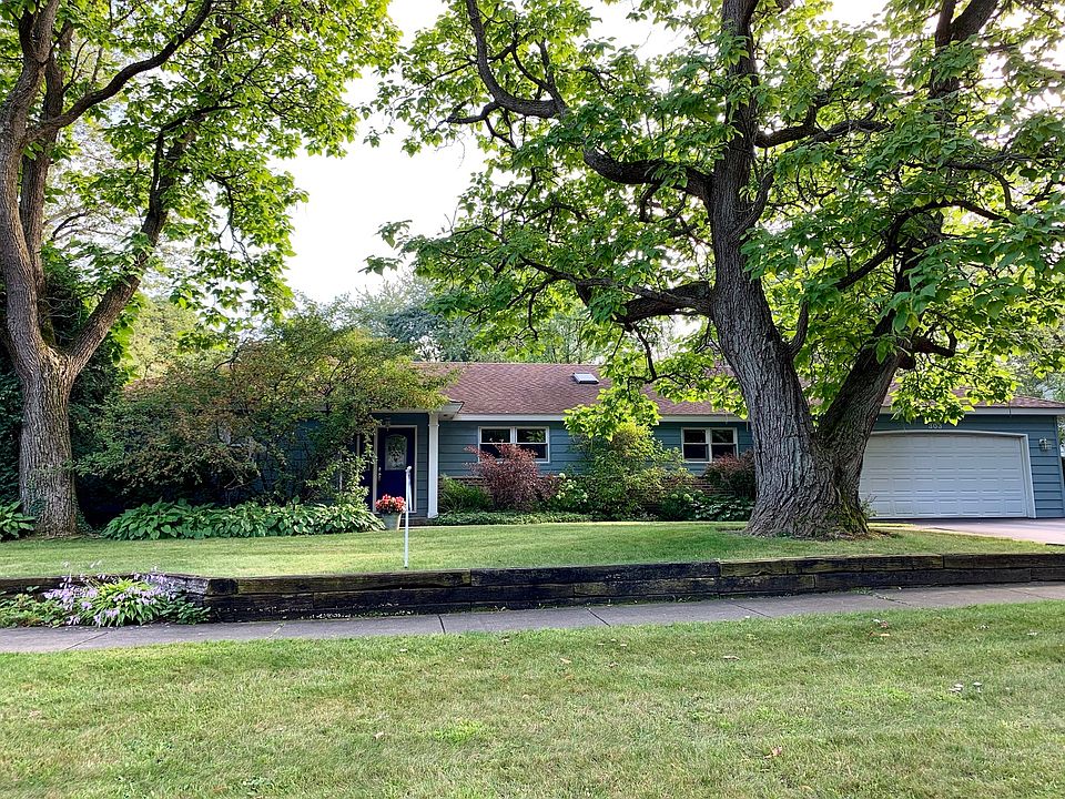 1st image of 303 Thornwood Ln