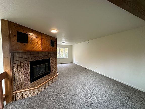 3rd image of 4401 Riverton Ave