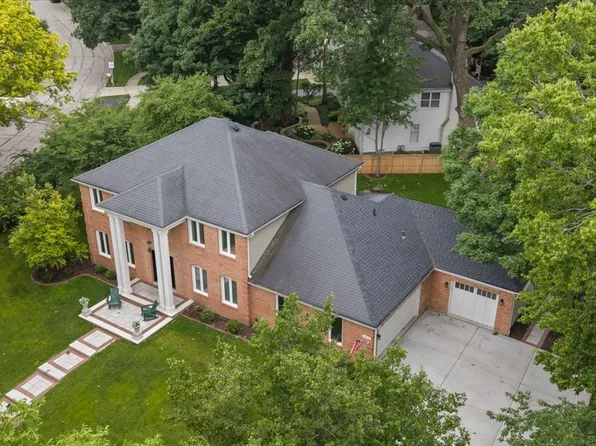 1415 Heatherton Dr, Naperville, IL 60563