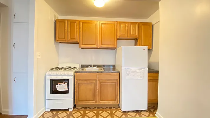 Rented by Queens Apartments Realty LLC | media 10