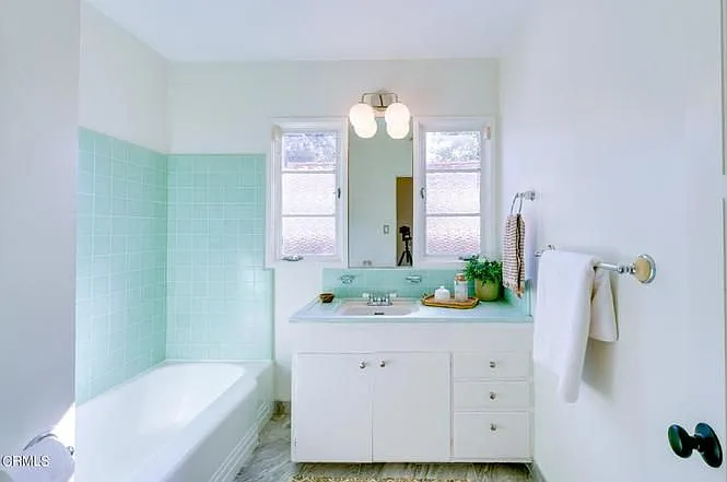 4837 Crown Ave — Photo 18
