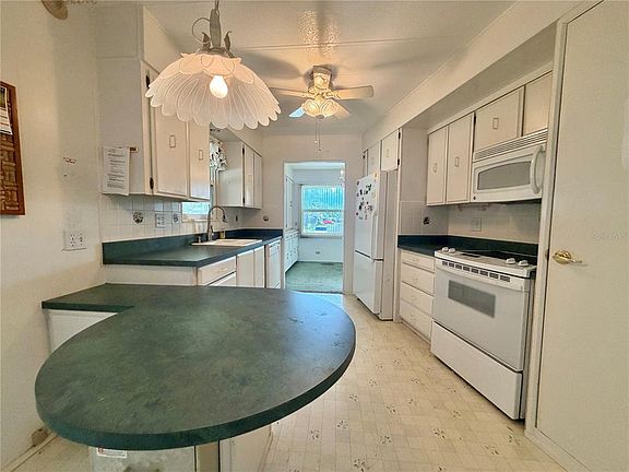 4th image of 132 Tamarisk Way