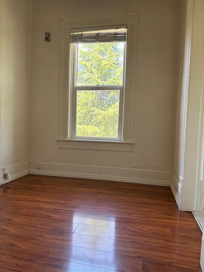 300 Cherry Ave — Photo 2