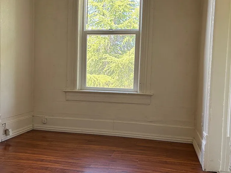 300 Cherry Ave — Photo 2
