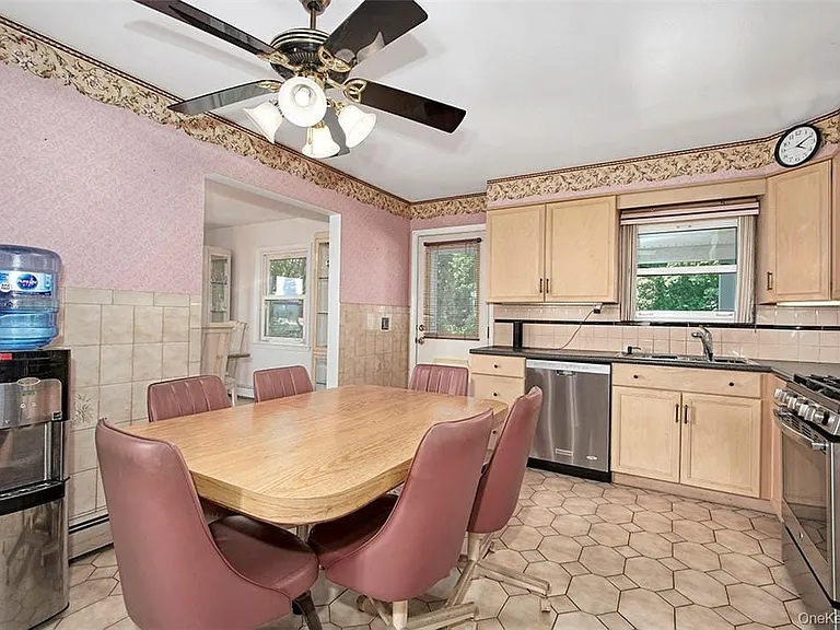 28 Beechwood Ave — Photo 7