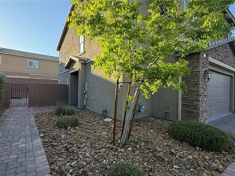 6943 Denio Island St — Photo 4