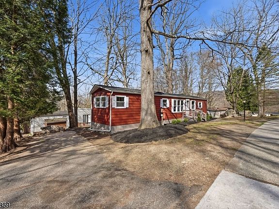 3rd image of 12 Watergate Dr