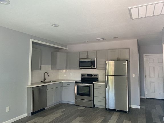2nd image of 257 E Oakland St #3
