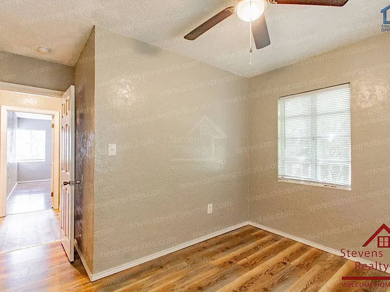 1303 NW Taylor Ave — Photo 8