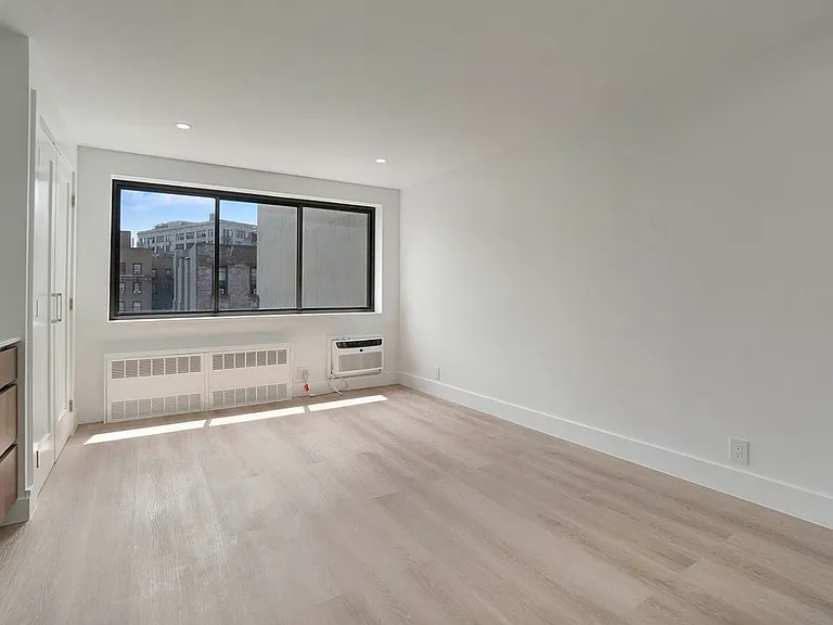 85 8th Ave #5E — Photo 3