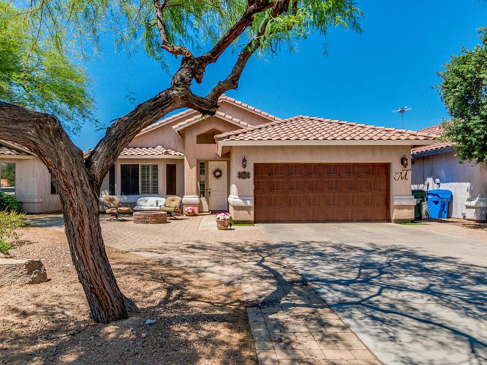 1st image of 3220 E Desert Cove Ave