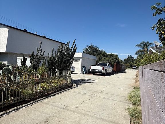 4th image of 12407 Elliott Ave