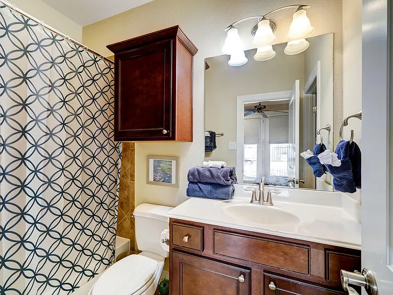 1305 Delano St — Photo 9