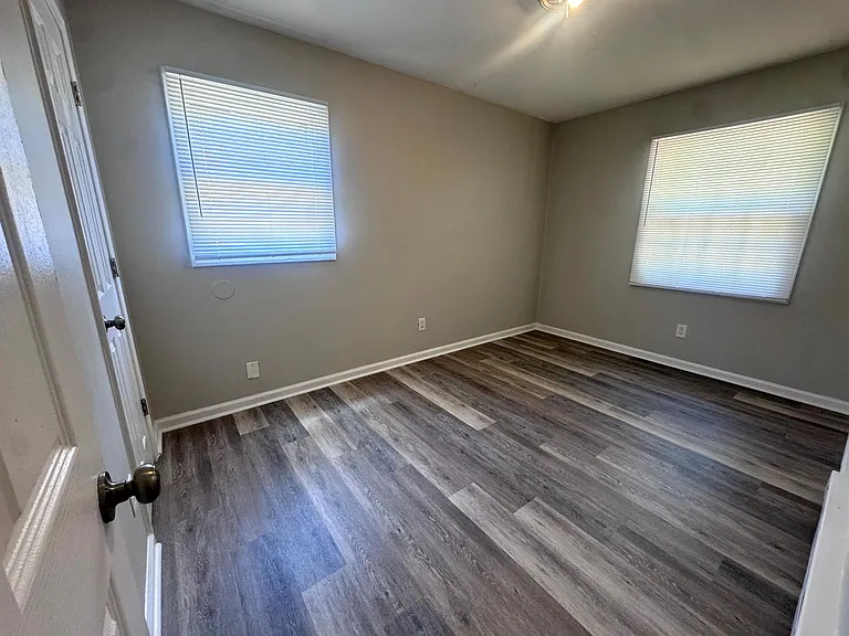 927 Fiske Dr — Photo 13