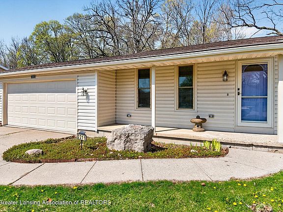 5th image of 2211 Hilltop Dr