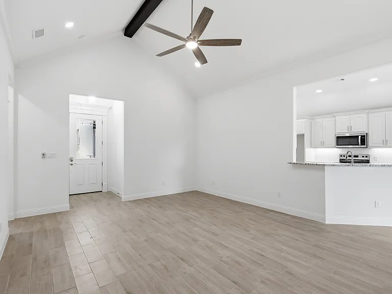 608 Violet Dr — Photo 6