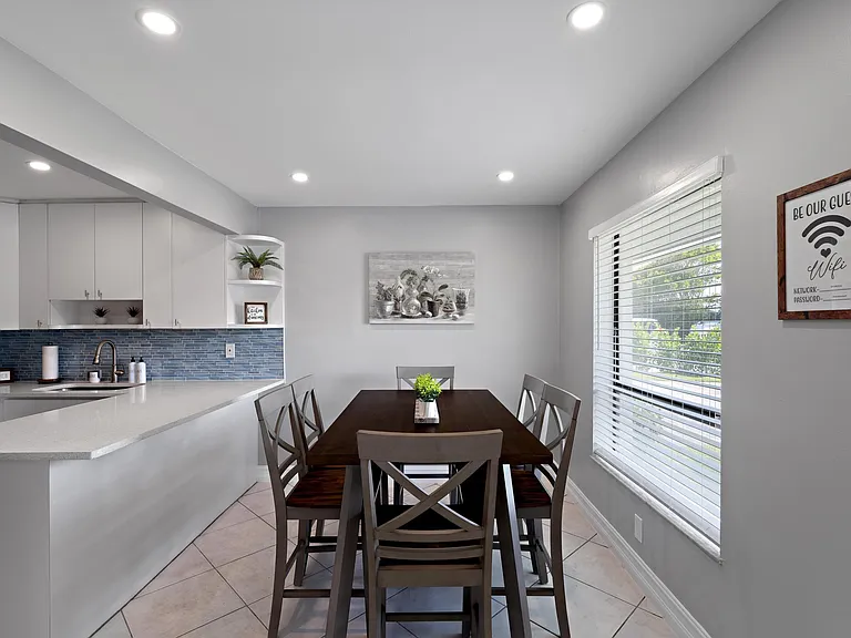 3372 NE 5th Dr — Photo 8