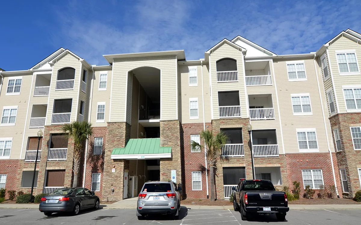 Building Photo - 100 Gateway Dr #130