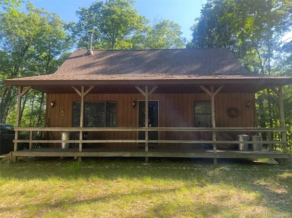5107 Hunters Run Dr, Saint Helen, MI 48656