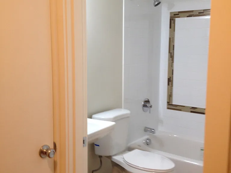 Lombardy Apartments — Photo 25
