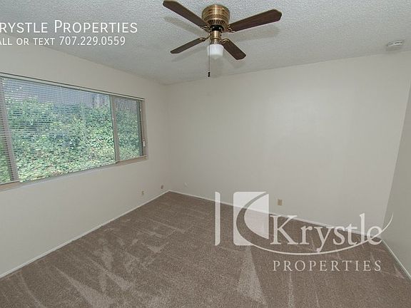 5th image of 355 Parkview Ter APT B6