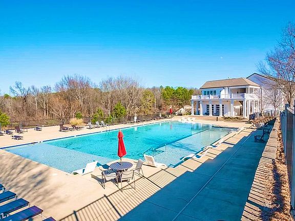 2nd image of 723 Ironwood Ln