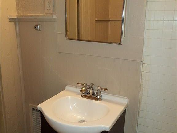 5th image of 1601 NE 14th St