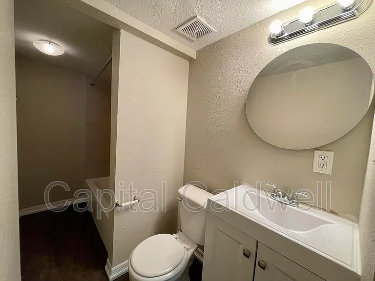 1904 E Emma St — Photo 11