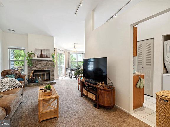 2nd image of 4073 Bayberry Ct #4073