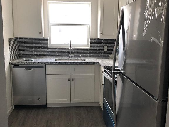 5th image of 1580 West Ave APT 306