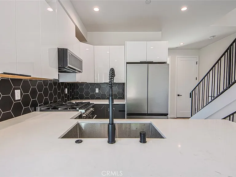 10719 Addison St — Photo 36