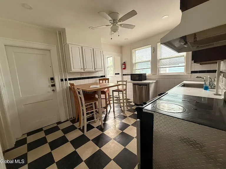 602 Morris St — Photo 9