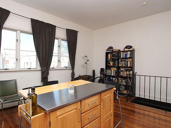 2nd image of 132 Jefferson St #1B