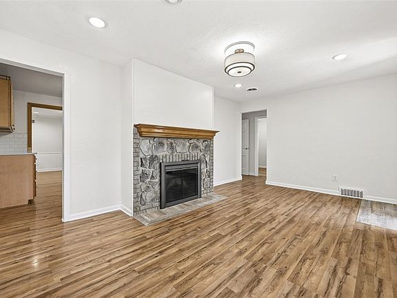 4th image of 2642 Winchester Dr