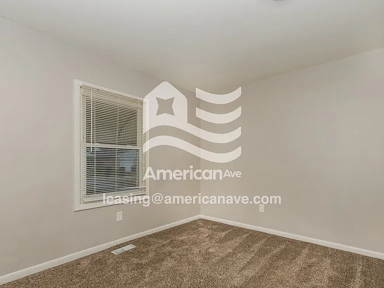 1514605_009_wm_-_main_bedroom_13417841.jpg