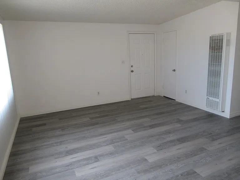 219 W Robertson Rd — Photo 6
