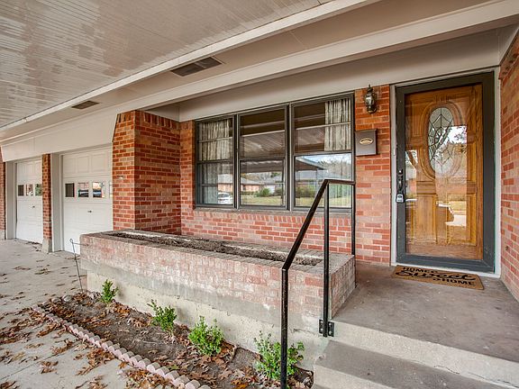 3rd image of 1326 Oriole Ln