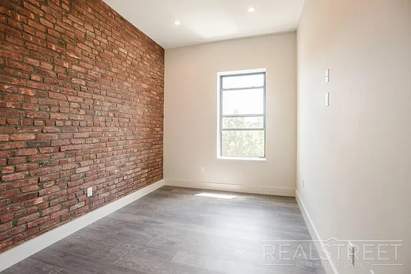 Rented by Real Street Inc | media 4