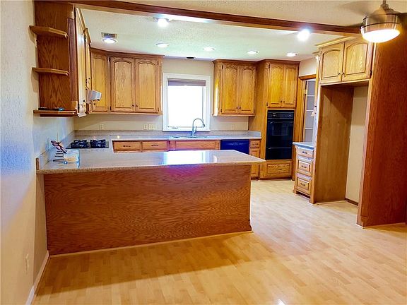 2nd image of 1511 Savannah Pl