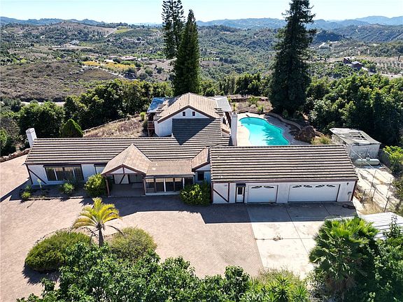 2nd image of 44775 De Luz Rd