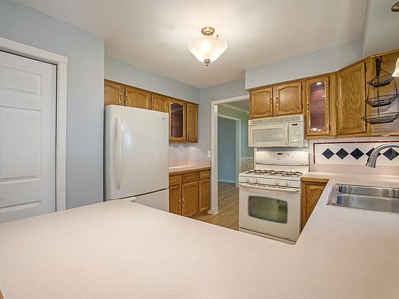 5th image of 3530 Cloverlawn Ave