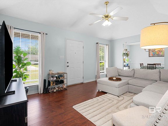 3rd image of 10221 Woodmere Dr