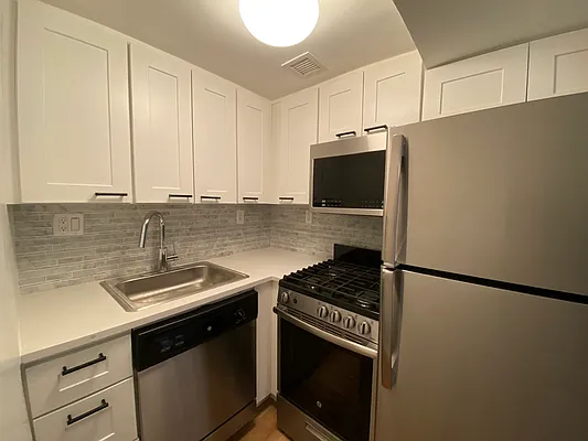 Rented by Stonehenge NYC LLC | media 95